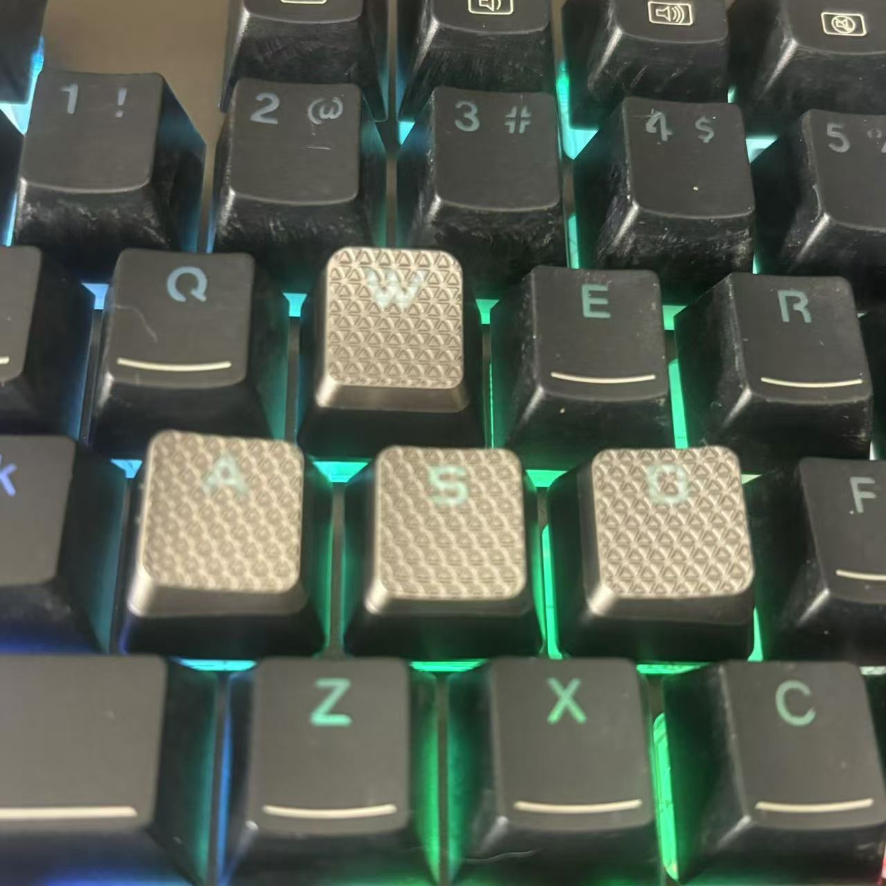 10 колпачков с подсветкой для  – обзор и цена Gaming Keyboard Corsair